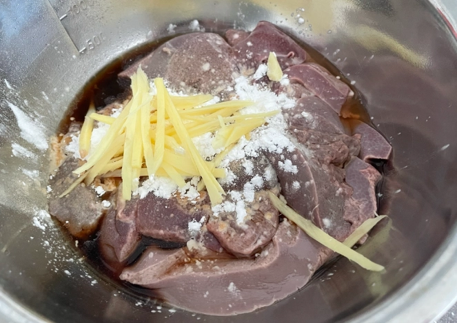 豬膶煮法全攻略：嫩滑不腥的秘訣與常見錯誤解析