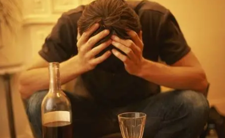 酒精對人體的傷害：全面解析健康風險與實用防護指南