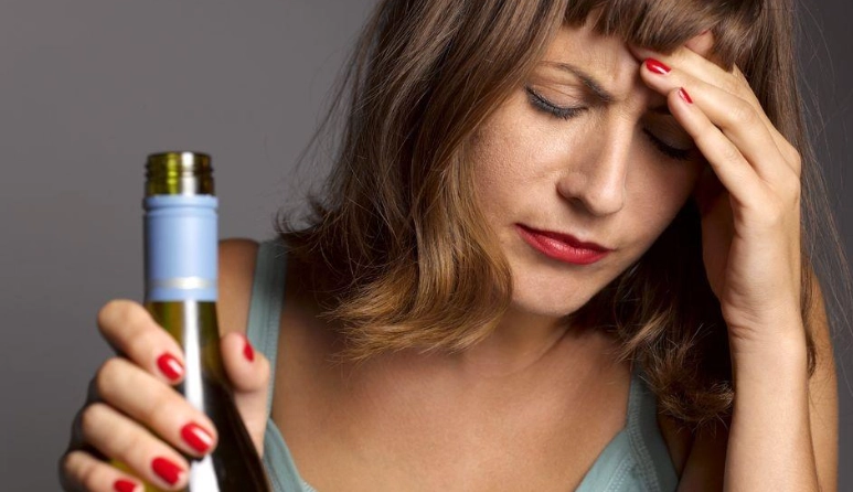 解酒飲品全攻略：有效緩解宿醉的天然飲料推薦與實用技巧