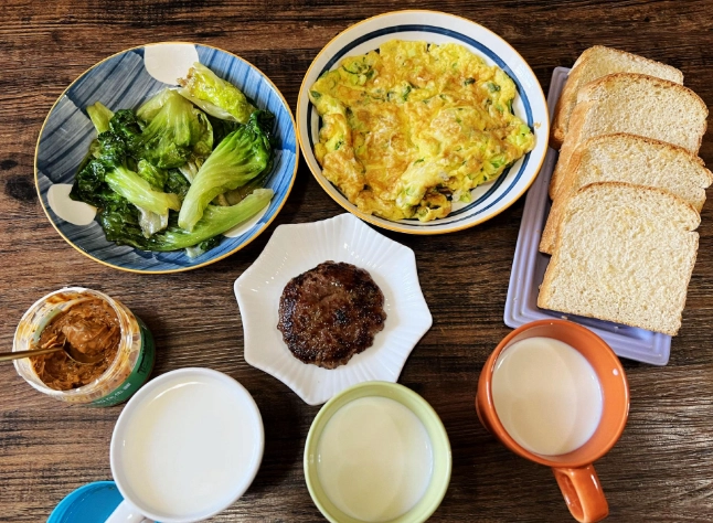 宿醉早餐吃什麼？專家推薦5種科學解方與3大地雷食物