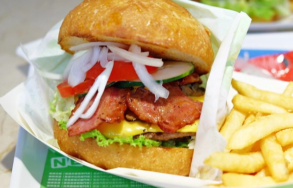 台灣連鎖漢堡店全攻略：從經典到新潮，內行人的點餐與省錢指南