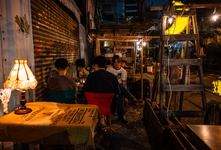 西門深夜咖啡廳全攻略：台北夜貓子的秘密基地與避世指南