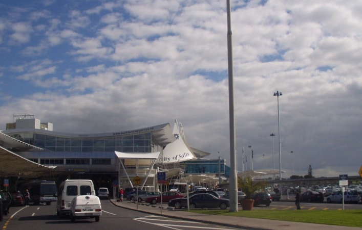 奧克蘭機場代碼全解析：AKL與OAK區別、使用技巧與旅行指南