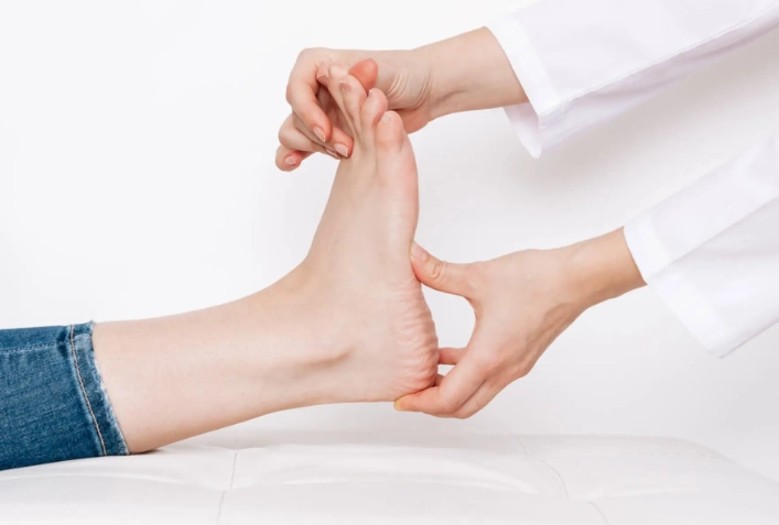 去水腫穴位按摩指南：消除浮腫的關鍵技巧與常見錯誤