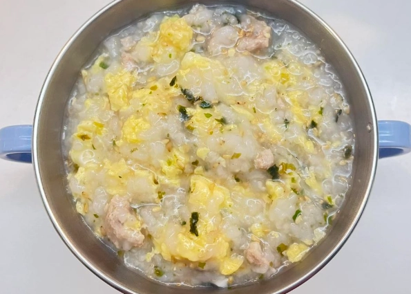 電鍋雞蛋粥零失敗攻略：從材料到步驟，煮出滑嫩口感的秘訣