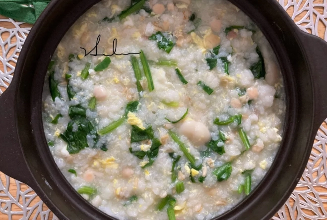 寶寶雞蛋粥完整指南：從自製食譜到外食推薦，解決餵食難題