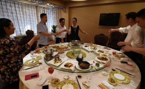 喝酒前食物怎麼吃？營養師教你保護腸胃、不易醉的飲食指南