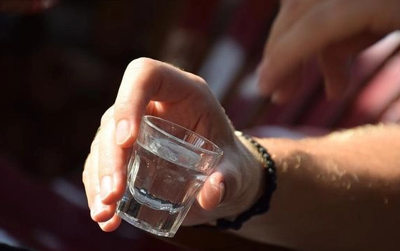 酒精分解時間全解析：計算方法、影響因素與安全駕駛指南