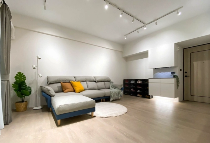 軌道燈維護困難