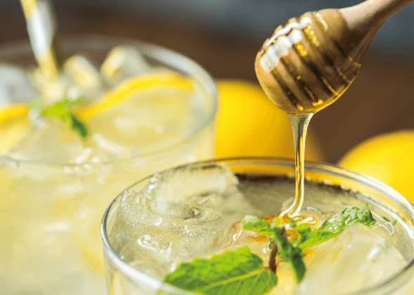 月經期間喝蜂蜜水好嗎？專家解析功效、禁忌與正確喝法