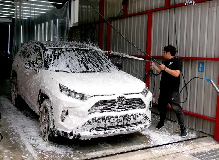 自助洗車打蠟全攻略：省錢又專業的愛車保養秘訣
