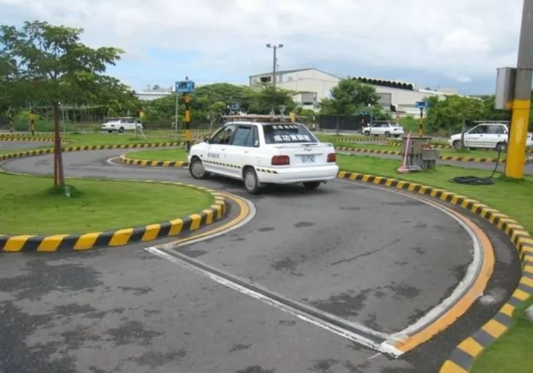 小型車職業駕照考試