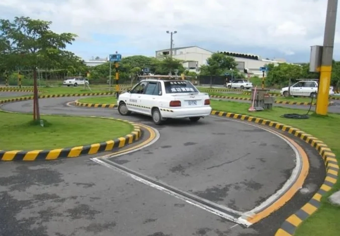 職業駕照報名費