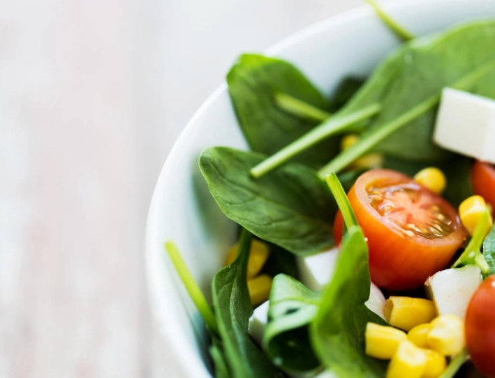 甲狀腺亢進飲食指南：5大類蔬菜清單與3大地雷菜單解析