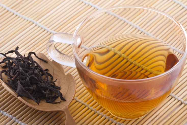 吃中藥可以喝烏龍茶嗎？中醫師詳解禁忌、時機與安全飲用指南