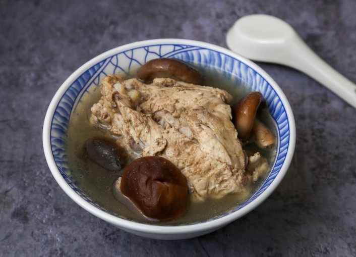 坐月子可以喝香菇雞湯嗎？營養師解析與實用指南