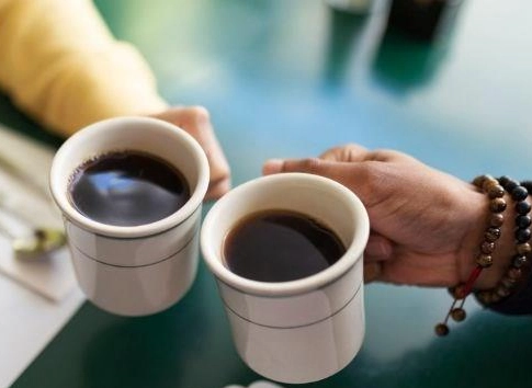 胰臟發炎可以喝咖啡嗎？醫師解析風險與實用飲食指南