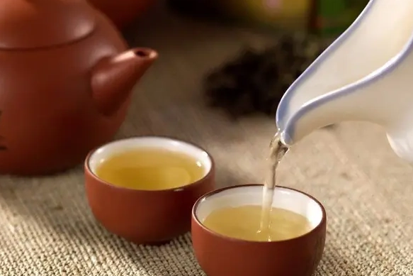 喝茶後多久能吃藥？藥師提醒：這幾類藥物最危險