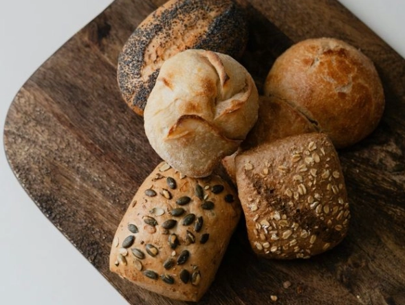 精緻澱粉麵包終極指南：從挑選秘訣到健康替代方案