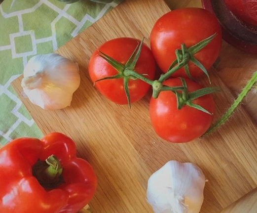 夜晚番茄減肥法：睡前吃番茄真的能瘦？營養師拆解原理與完整執行指南