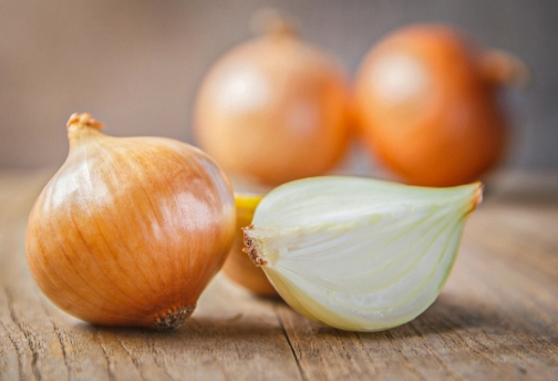 洋蔥一天吃多少才健康？每日攝取量與實用指南