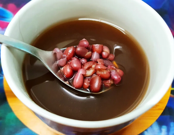 喝紅豆湯的五大好處：從補血到養顏，完整解析與實用指南