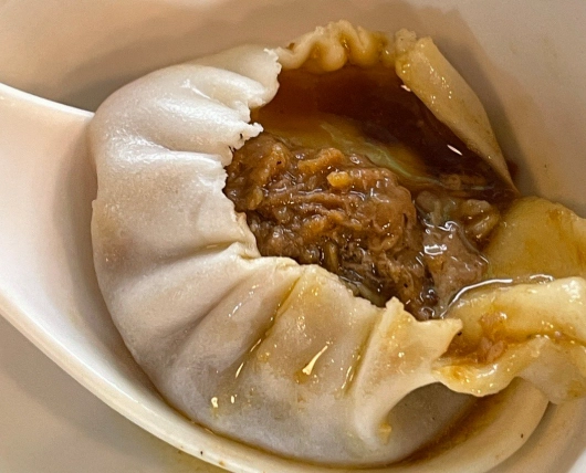 船帆石美食地圖：在地人帶路，從海鮮餐廳到隱藏甜點全攻略