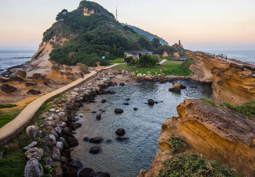 金山萬里一日遊攻略：北海岸秘境景點與必吃海鮮美食地圖