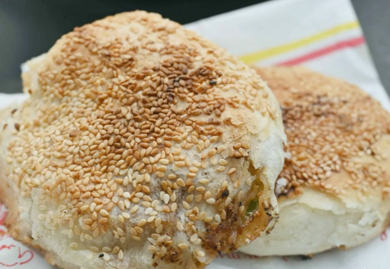 寧夏夜市隱藏美食探秘：在地老饕私藏攤位與避坑指南