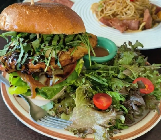 芝麻葉漢堡哪裡吃？台灣北中南推薦店家與自製秘訣全攻略