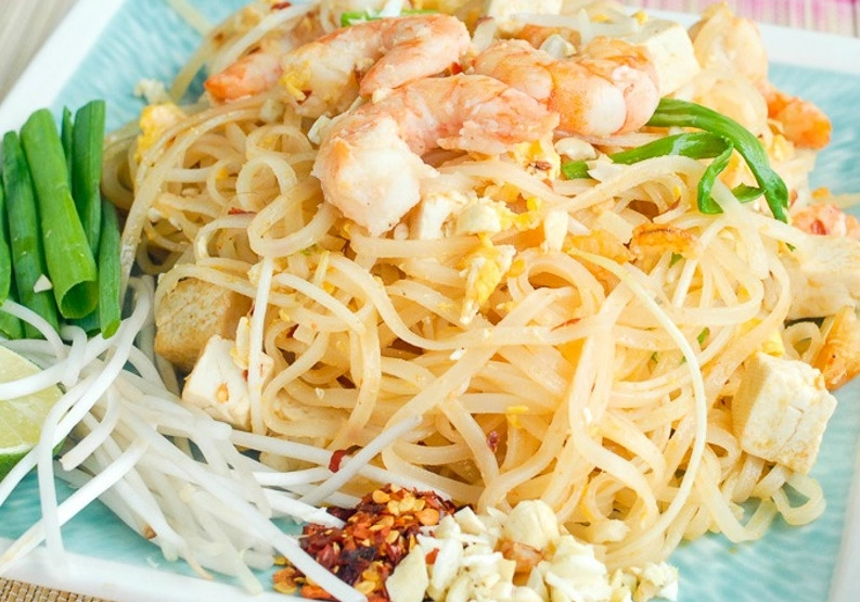 曼谷考山路美食全攻略：從經典小吃到隱藏版美味，一篇就懂！