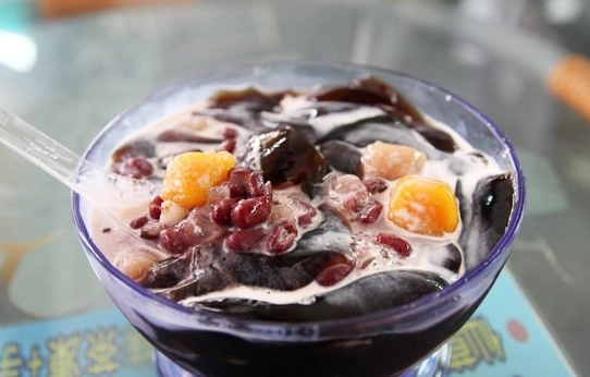 高雄忠孝夜市必吃攻略：在地人帶路，10攤老字號美食一次收齊