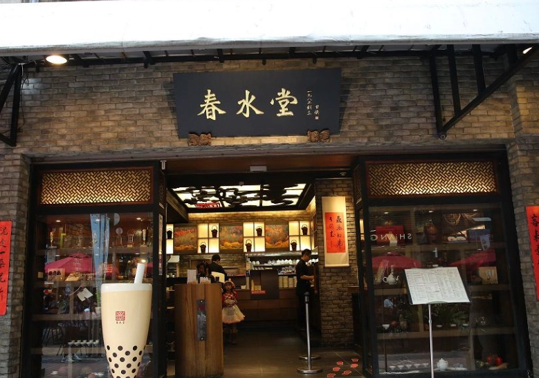 中正紀念堂咖啡廳推薦：春水堂vs.紀念品店，哪個更值得一訪？
