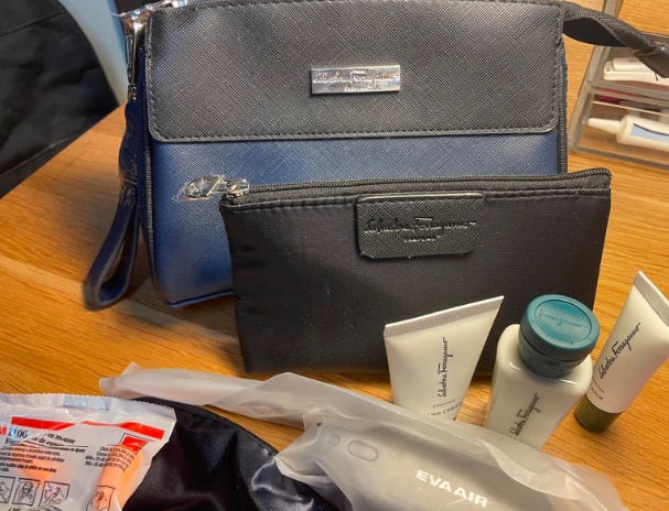 商務艙過夜包內容物