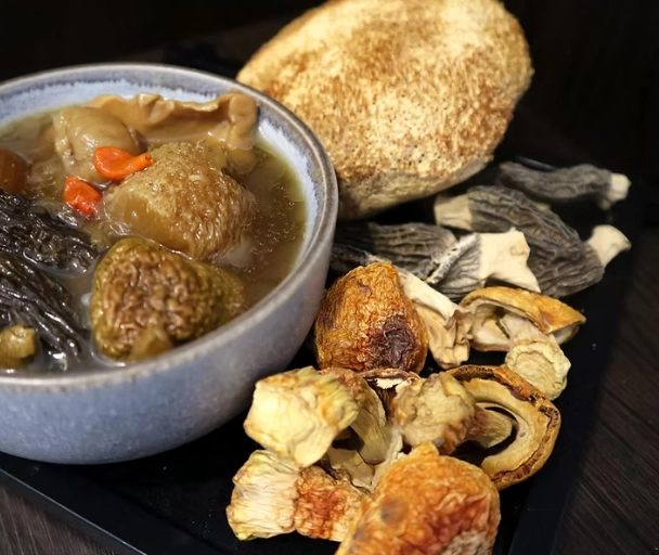 松茸菇煲湯食譜與技巧：一碗鮮甜滋補的極致美味