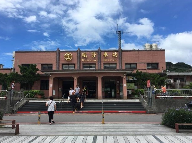 北部看海火車路線全攻略：深澳線秘境、八斗子車站與海岸風光一日遊