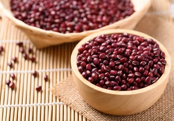紅豆水功效與禁忌全解析：消水腫、助代謝的養生飲品
