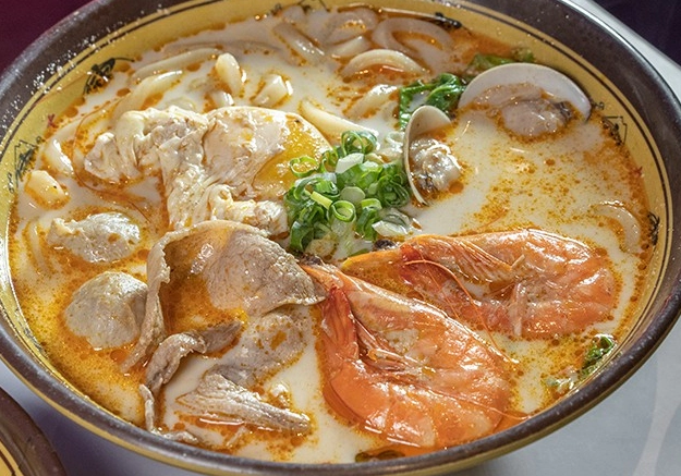 牛奶鍋燒烏龍麵終極指南：從經典名店到自家煮法