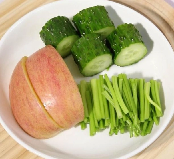 西芹蘋果汁功效全解析：排毒、降壓、瘦身的天然飲品