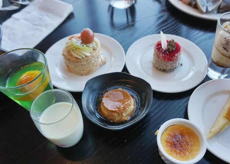 皇后鎮纜車自助餐攻略：Skyline餐廳價格、菜色與預訂技巧一次看