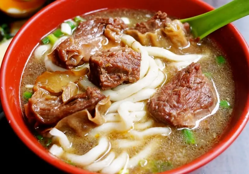 西門町24小時牛肉麵終極指南：深夜必吃、真實評價與避坑攻略
