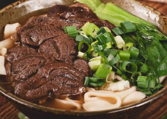 中壢平價美食地圖：在地人私藏的牛肉麵、客家菜與夜市小吃攻略