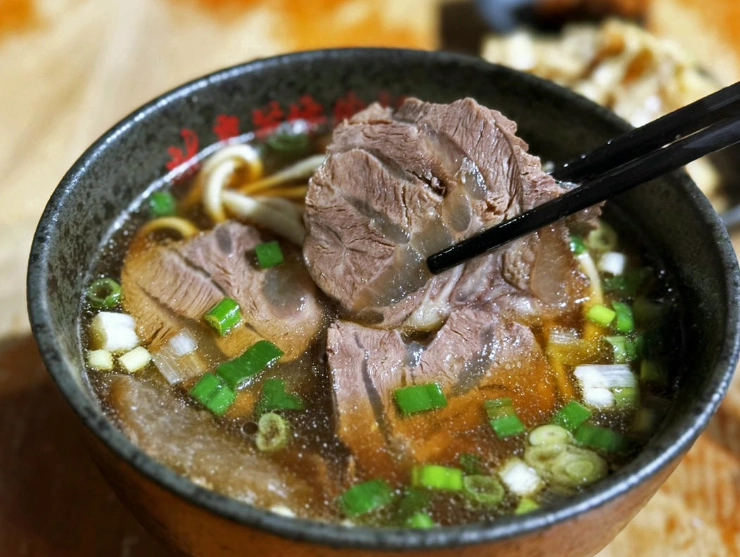 台北十大必吃餐廳平價推薦：在地人精選，美味不傷荷包