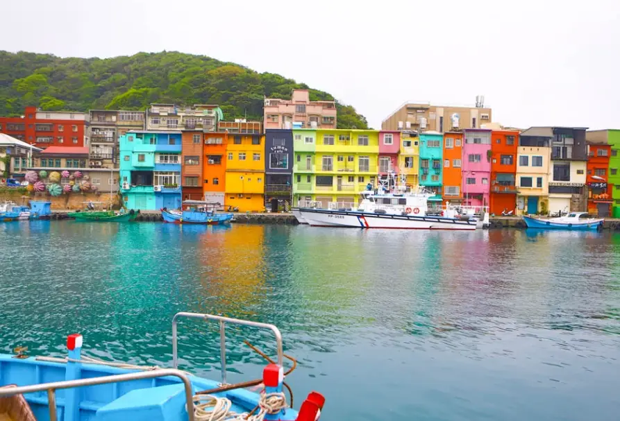 基隆拍照秘境全攻略：避開人潮的7個私房地點與攝影技巧