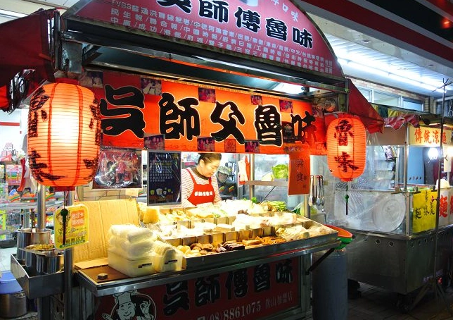 墾丁大街晚餐終極指南：從在地小吃到海鮮餐廳，避開觀光客陷阱的私房清單