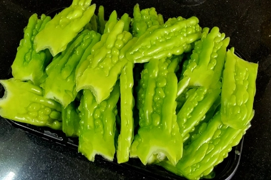 涼瓜苦瓜分別大解析：從外觀、口感、功效到料理秘訣一次搞懂