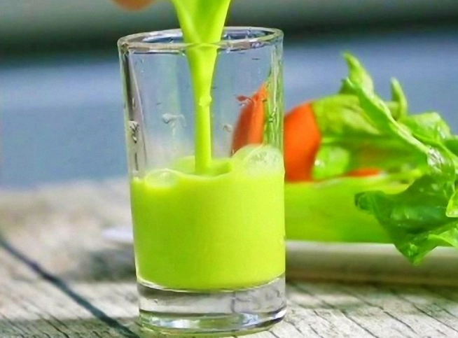 芹菜汁的功效與副作用全解析：健康飲品真相與風險指南