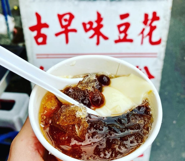 景美夜市豆花全攻略：老饕私藏攤位、營業時間與隱藏吃法