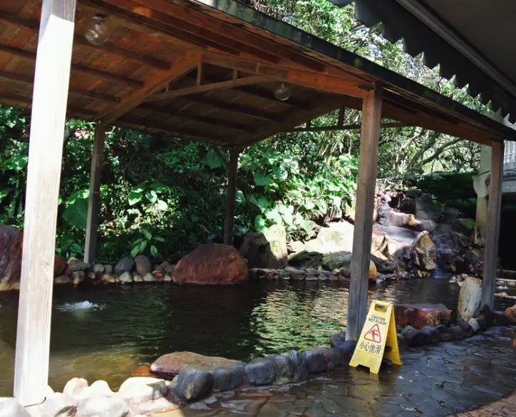 金山泡湯休息3小時完整攻略｜行程規劃、湯屋推薦與交通指南