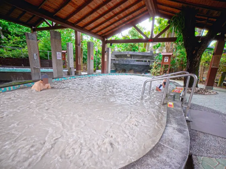 關子嶺泡湯休息終極指南：泥漿溫泉、湯屋推薦與周邊玩法